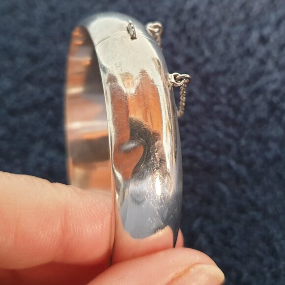 Vintage 925 Sterling Silver Chunky Wide Hinged Bracelet with Safety Chain - Picture 13 of 15